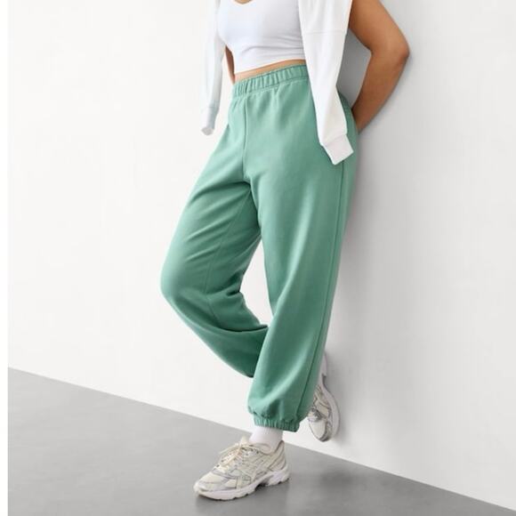 NWT Athleta Forever Fleece High-Rise Fleece Jogger In Juniper Green Size Large - Picture 1 of 10